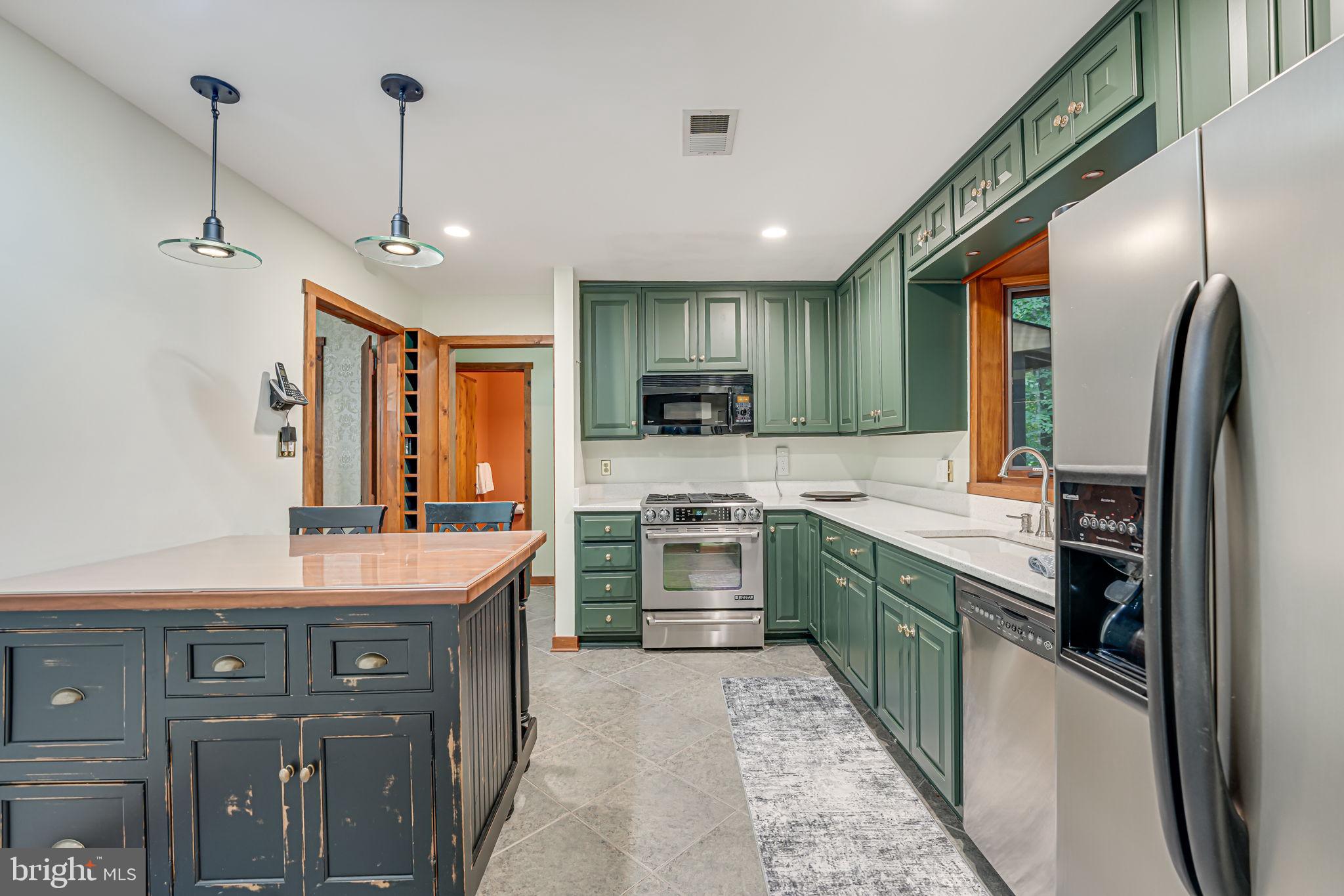 12042 Kahns Road Manassas, VA 20112 - Photo 23 of 44 Gallery Image 23