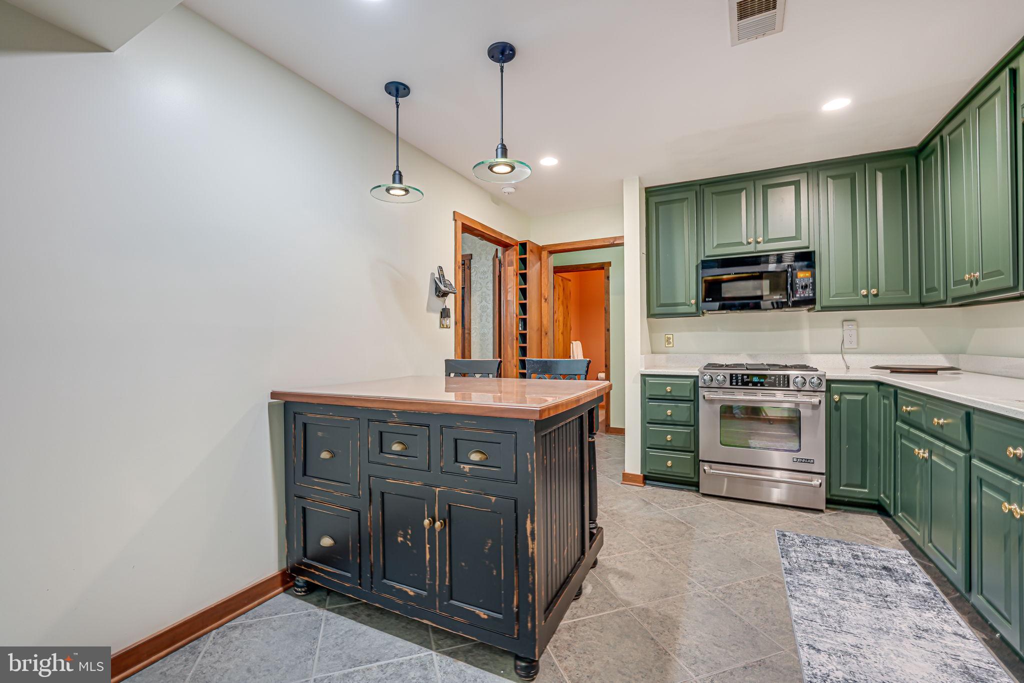 12042 Kahns Road Manassas, VA 20112 - Photo 25 of 44 Gallery Image 25
