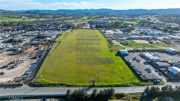 a view of a yard