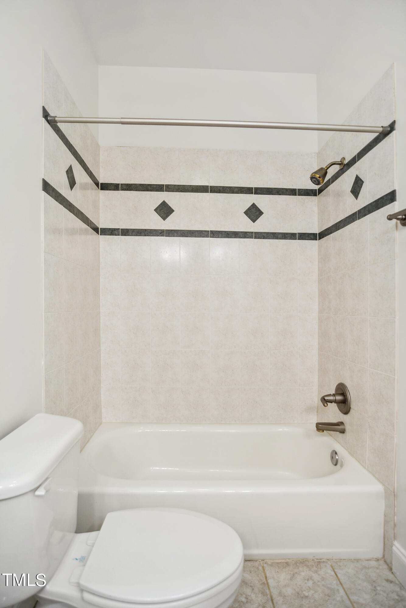 3101 Shinleaf Court Raleigh, NC 27613 - Photo 29 of 44 a bathroom with a toilet and a bathtub