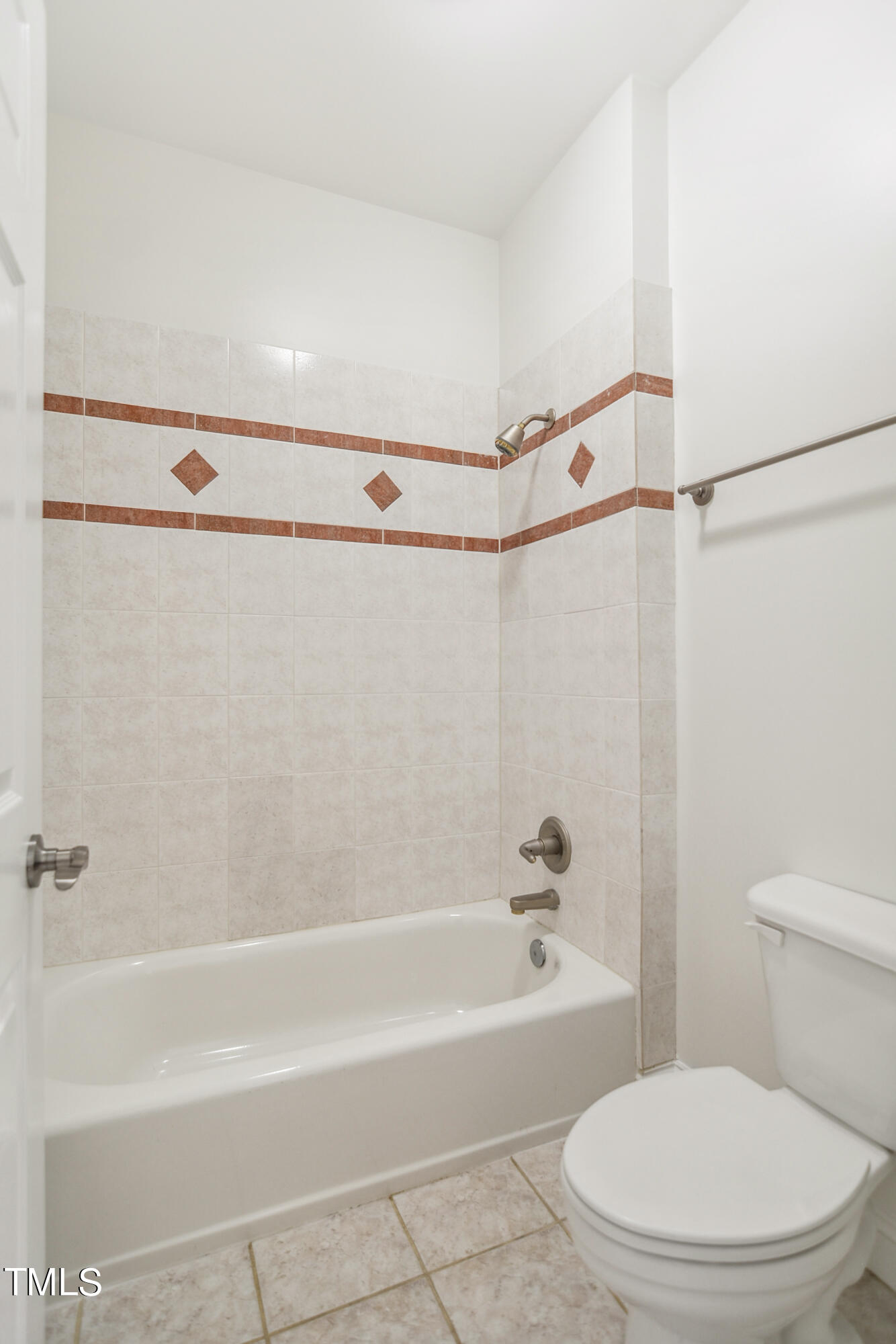 3101 Shinleaf Court Raleigh, NC 27613 - Photo 31 of 44 a bathroom with a toilet and a bath tub