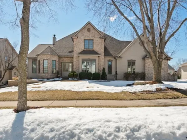 $610,000 | 617 East Apple Creek Road, Appleton, WI 54913