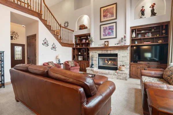 $610,000 | 617 East Apple Creek Road, Appleton, WI 54913