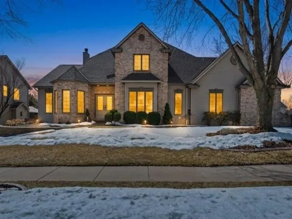 $610,000 | 617 East Apple Creek Road, Appleton, WI 54913