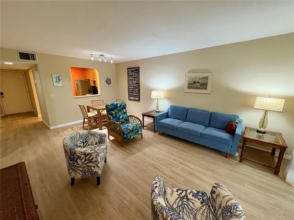 $1,700 | 378 Springdale Drive, Unit 378, Bradenton, FL 34210