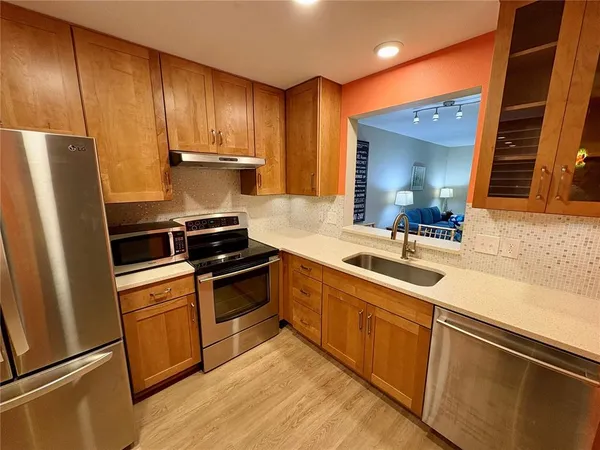 $1,700 | 378 Springdale Drive, Unit 378, Bradenton, FL 34210