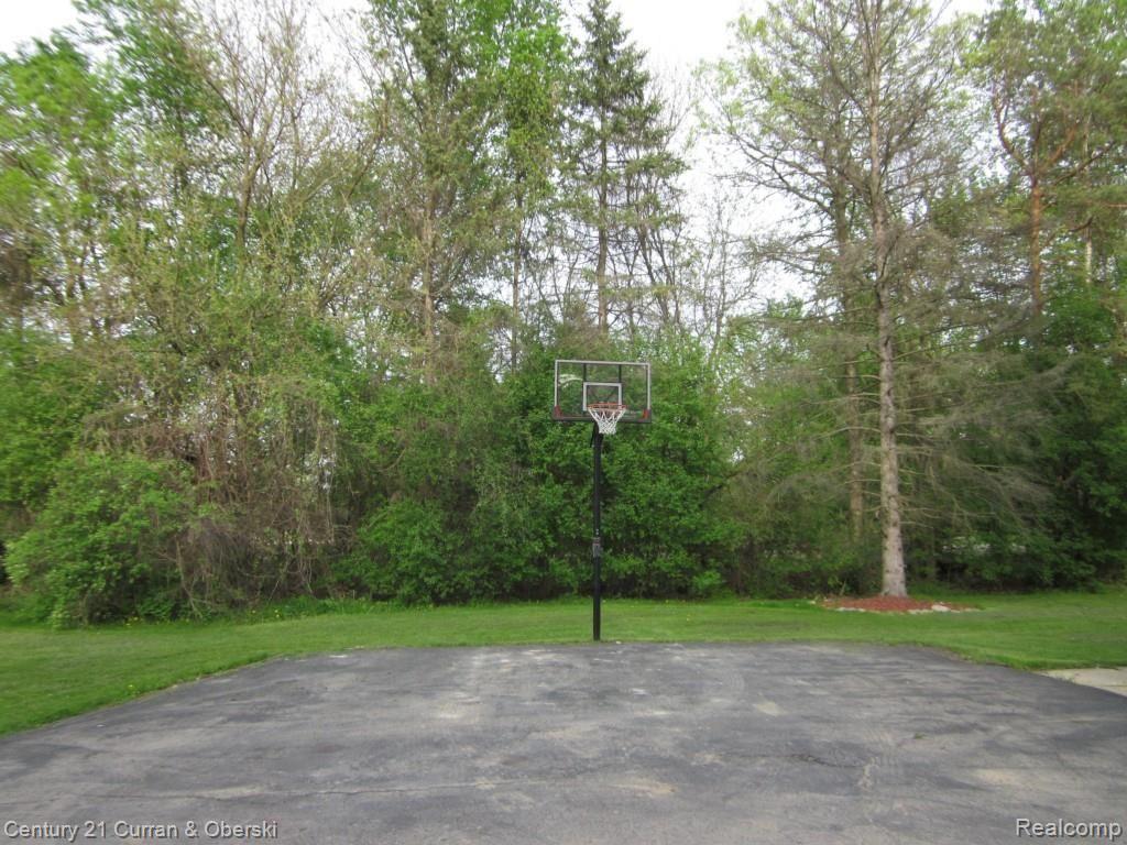 46515 Maben Road Canton, MI 48187 - Photo 23 of 56 BASKETBALL COURT