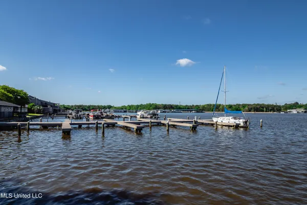 $499,000 | 122 Breakers Lane, Ridgeland, MS 39157