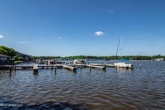 $499,000 | 122 Breakers Lane, Ridgeland, MS 39157