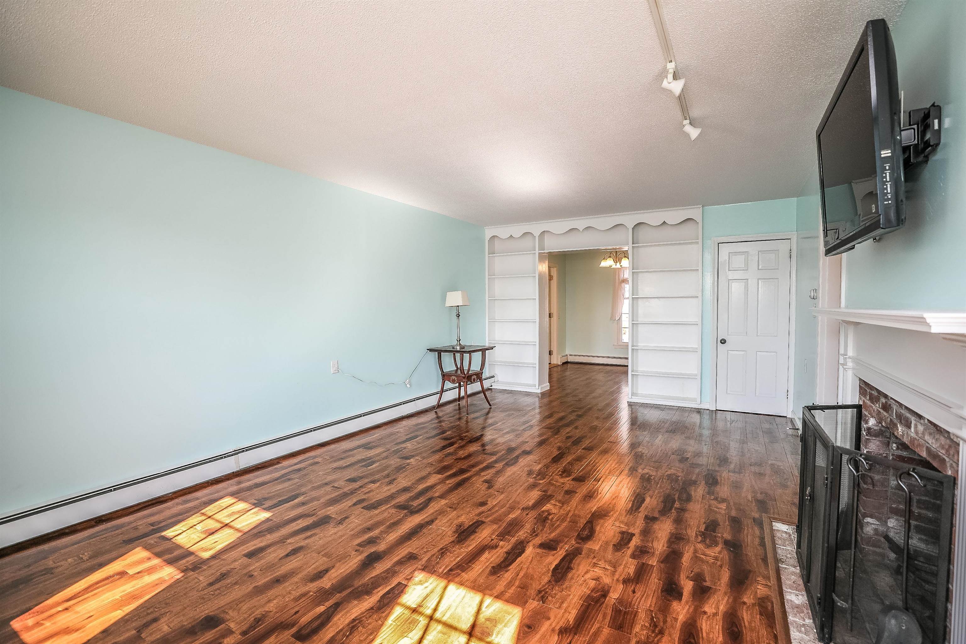 102 Cheney Avenue, Unit 6 Peterborough, NH 03458 - Photo 4 of 40