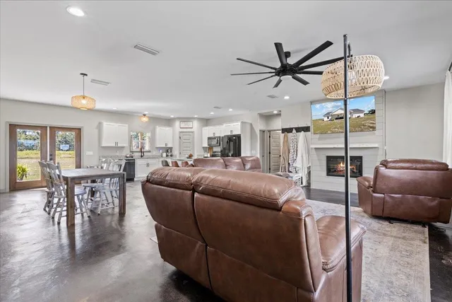 $485,000 | 435 Southwest Brown Cemetary Road, Mayo, FL 32066