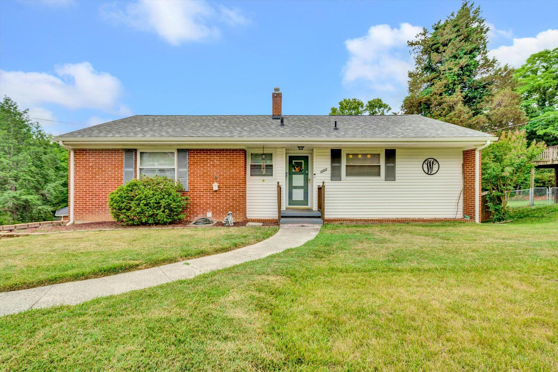 2835 Tillett Road Southwest Roanoke, VA 24015 - Photo 1 of 25 Front