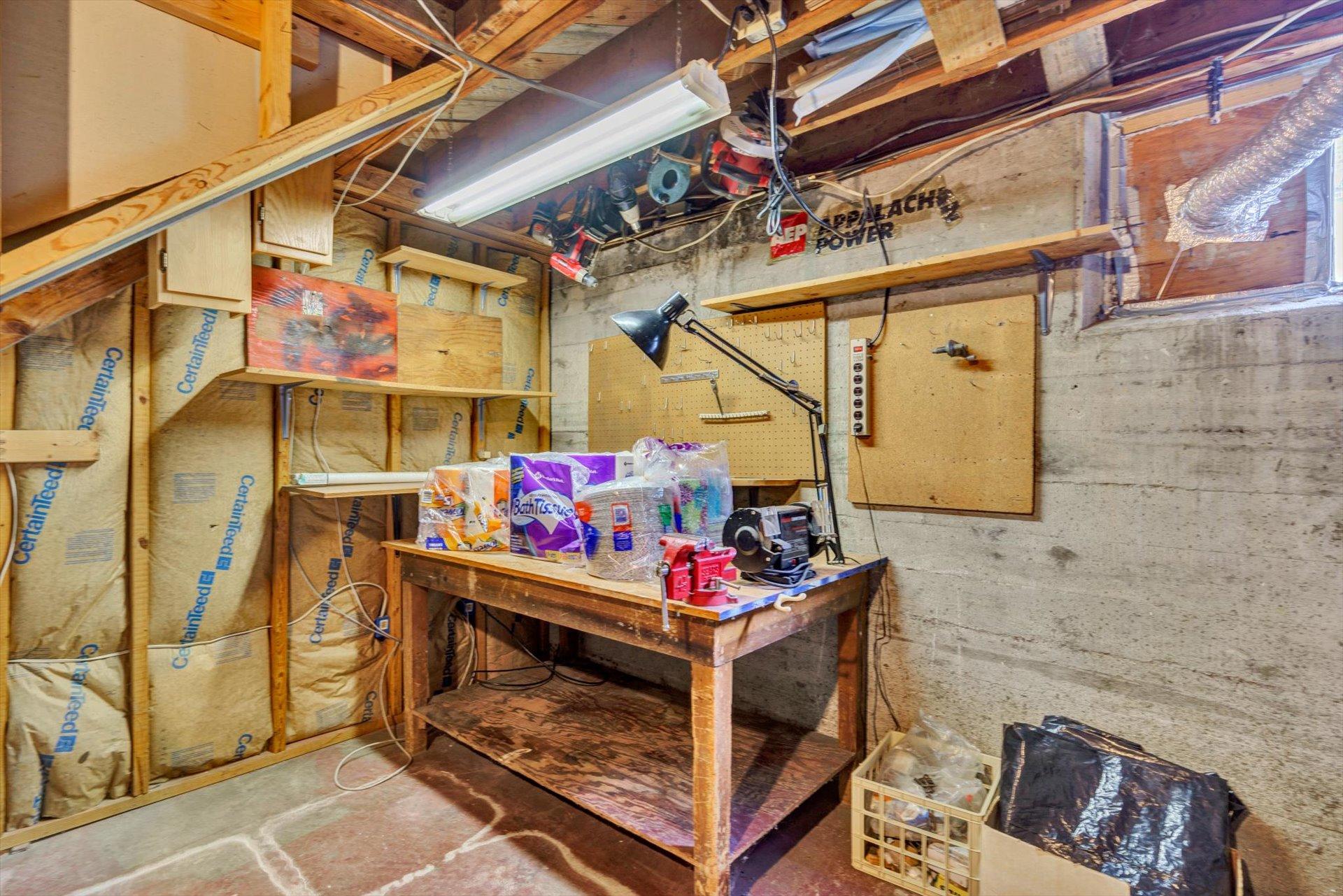 2835 Tillett Road Southwest Roanoke, VA 24015 - Photo 18 of 25 Work Area