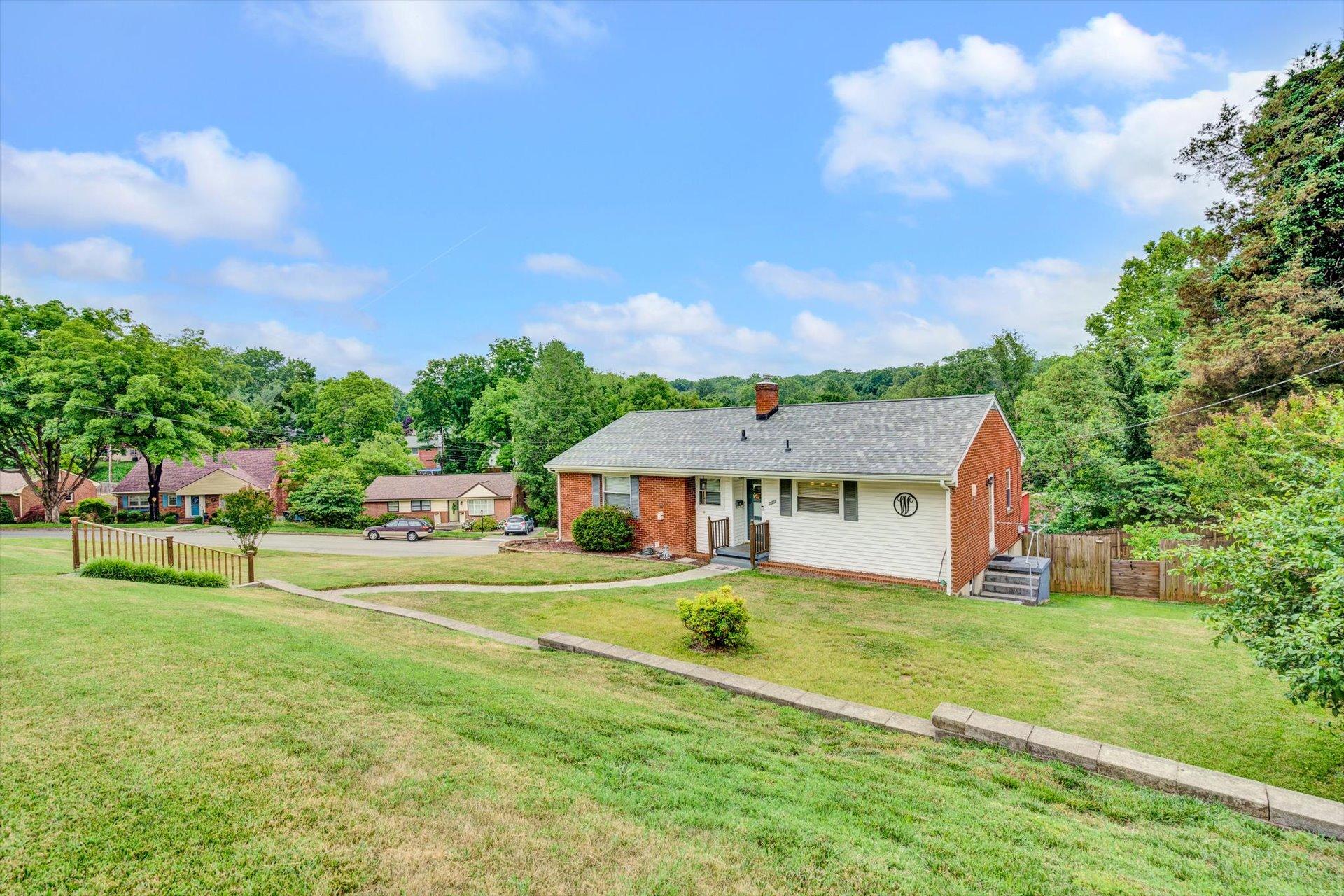 2835 Tillett Road Southwest Roanoke, VA 24015 - Photo 3 of 25 Front