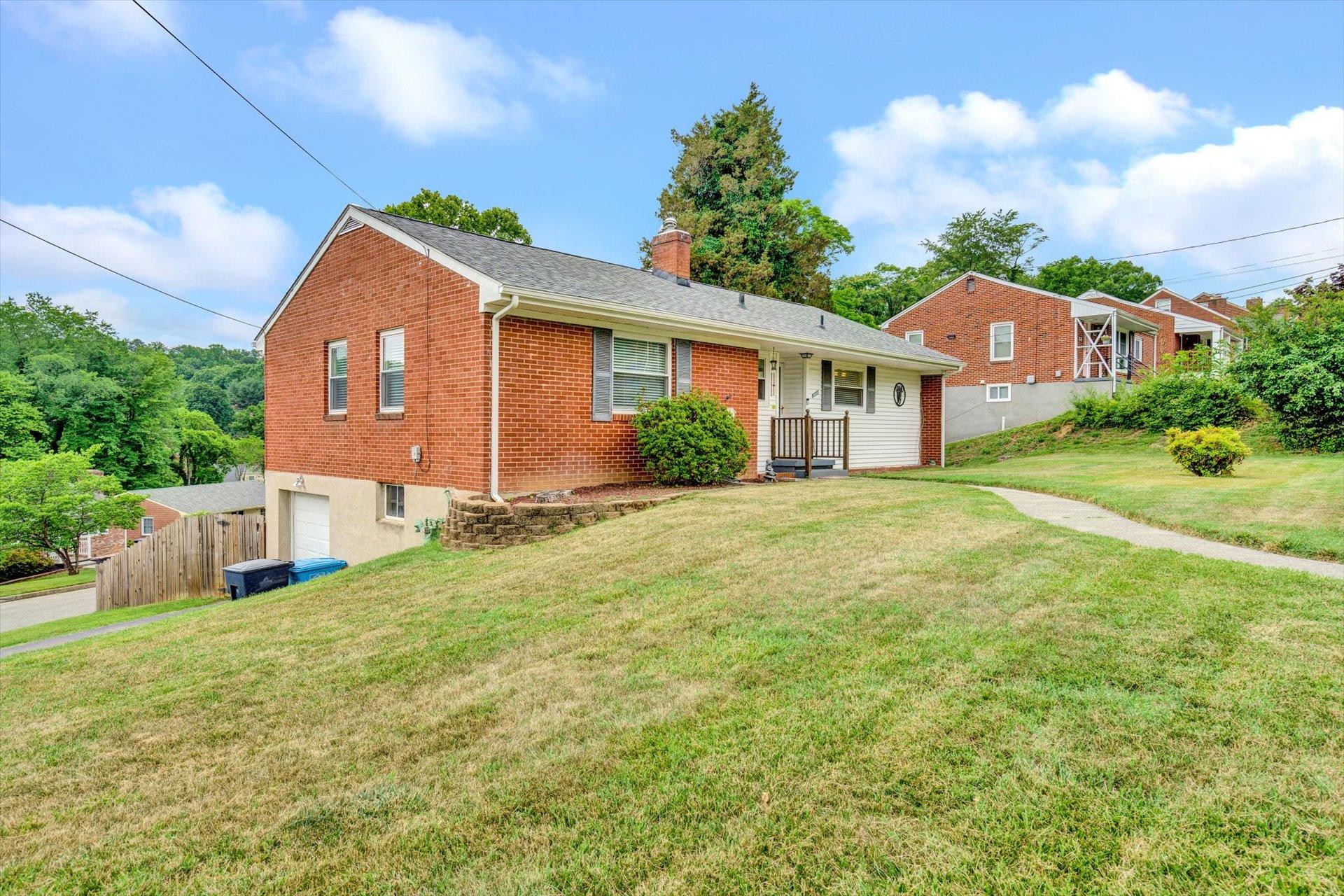 2835 Tillett Road Southwest Roanoke, VA 24015 - Photo 4 of 25 Front