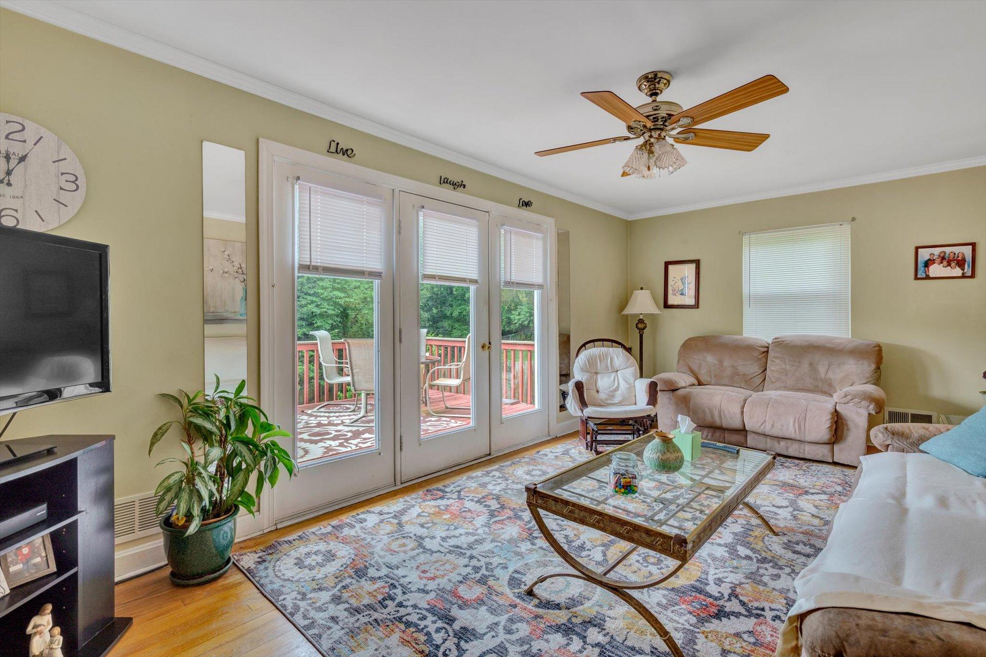 2835 Tillett Road Southwest Roanoke, VA 24015 - Photo 8 of 25 Living Room