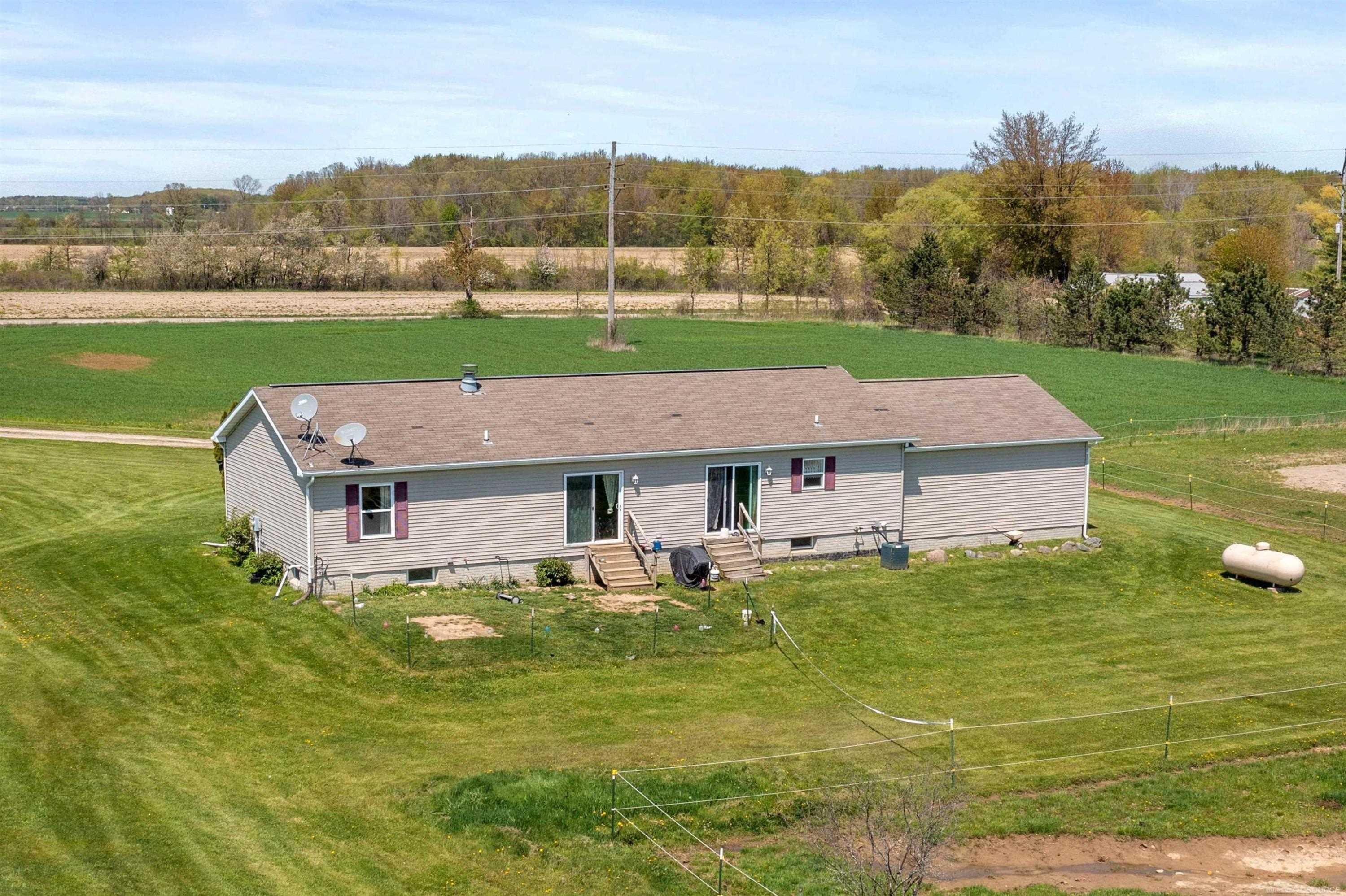 7613 Fisher Road Avoca, MI 48006 - Photo 3 of 31 50213010-83a3f8a3-a769-4469-a72b-41a3d604f53c.JPG