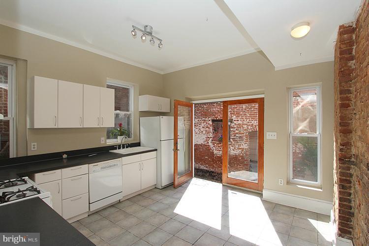 608 R Street Northwest Washington, DC 20001 - Photo 12 of 30 Kitchen