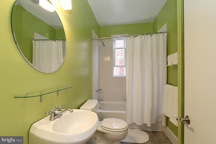 608 R Street Northwest Washington, DC 20001 - Photo 29 of 30 Bath (Master)
