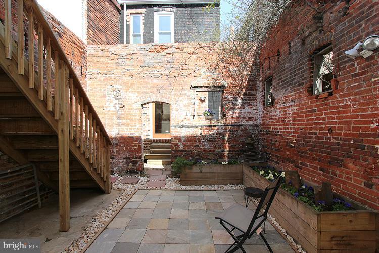608 R Street Northwest Washington, DC 20001 - Photo 7 of 30 Brick Enclosed Patio