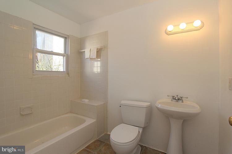 608 R Street Northwest Washington, DC 20001 - Photo 9 of 30 Carriage House Renovated Full Bath
