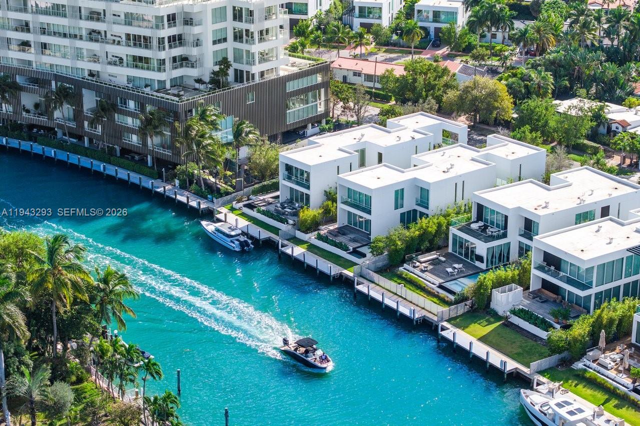 1011 West 48th Street Miami Beach, FL 33140 - Photo 32 of 44 an aerial view of a house with swimming pool a yard and lake view