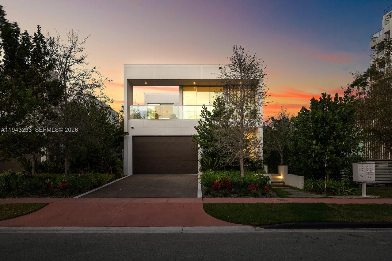 1011 West 48th Street Miami Beach, FL 33140 - Photo 35 of 44 a backyard of a house with lots of green space