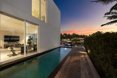 $9,499,000 | 1011 West 48th Street, Miami Beach, FL 33140