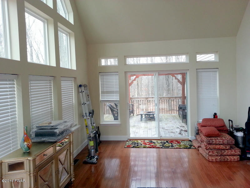 260 West Lakeview Road Lackawaxen, PA 18435 - Photo 9 of 37