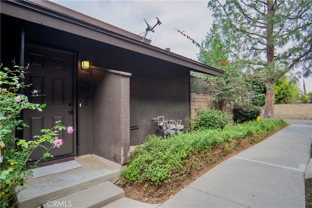 7554 Corbin Avenue, Unit 4 Reseda, CA 91335 - Photo 21 of 22