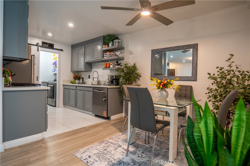 7554 Corbin Avenue, Unit 4 Reseda, CA 91335 - Photo 6 of 22