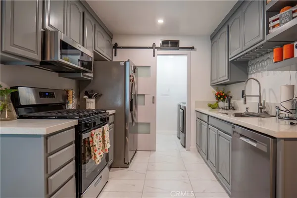 $500,000 | 7554 Corbin Avenue, Unit 4, Reseda, CA 91335