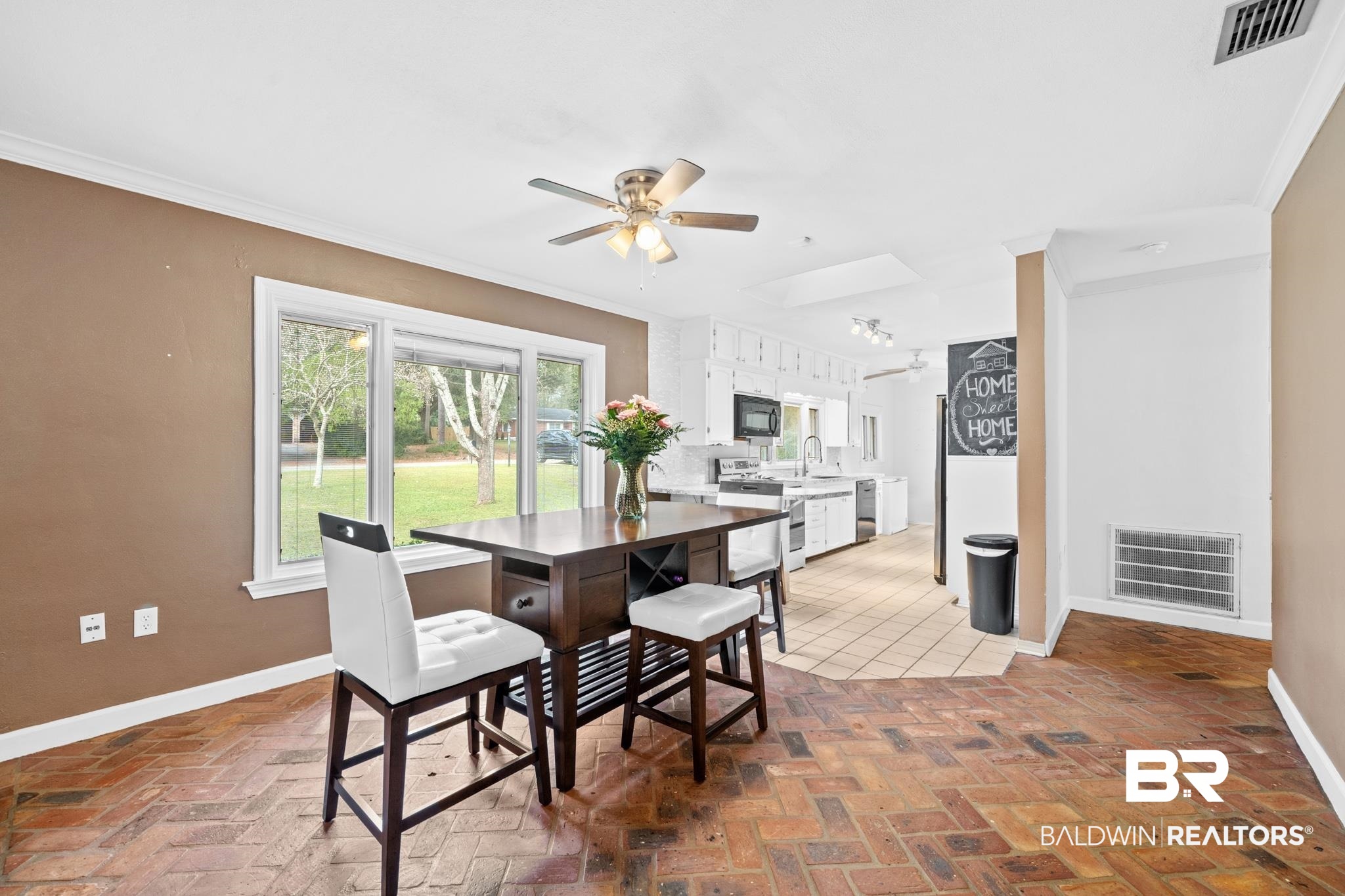 305 Wayne Place Mobile, AL 36609 - Photo 4 of 33