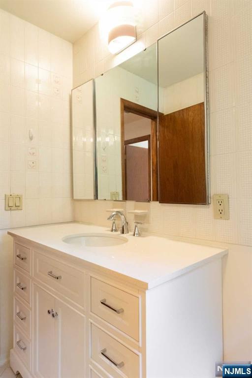 20 Michele Court Cresskill, NJ 07626 - Photo 26 of 36