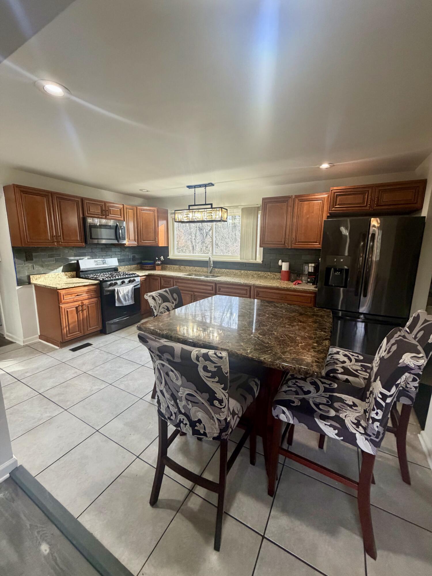 45867 Wear Road Belleville, MI 48111 - Photo 4 of 43 8D70560F-67B6-45BB-A232-45238E343305