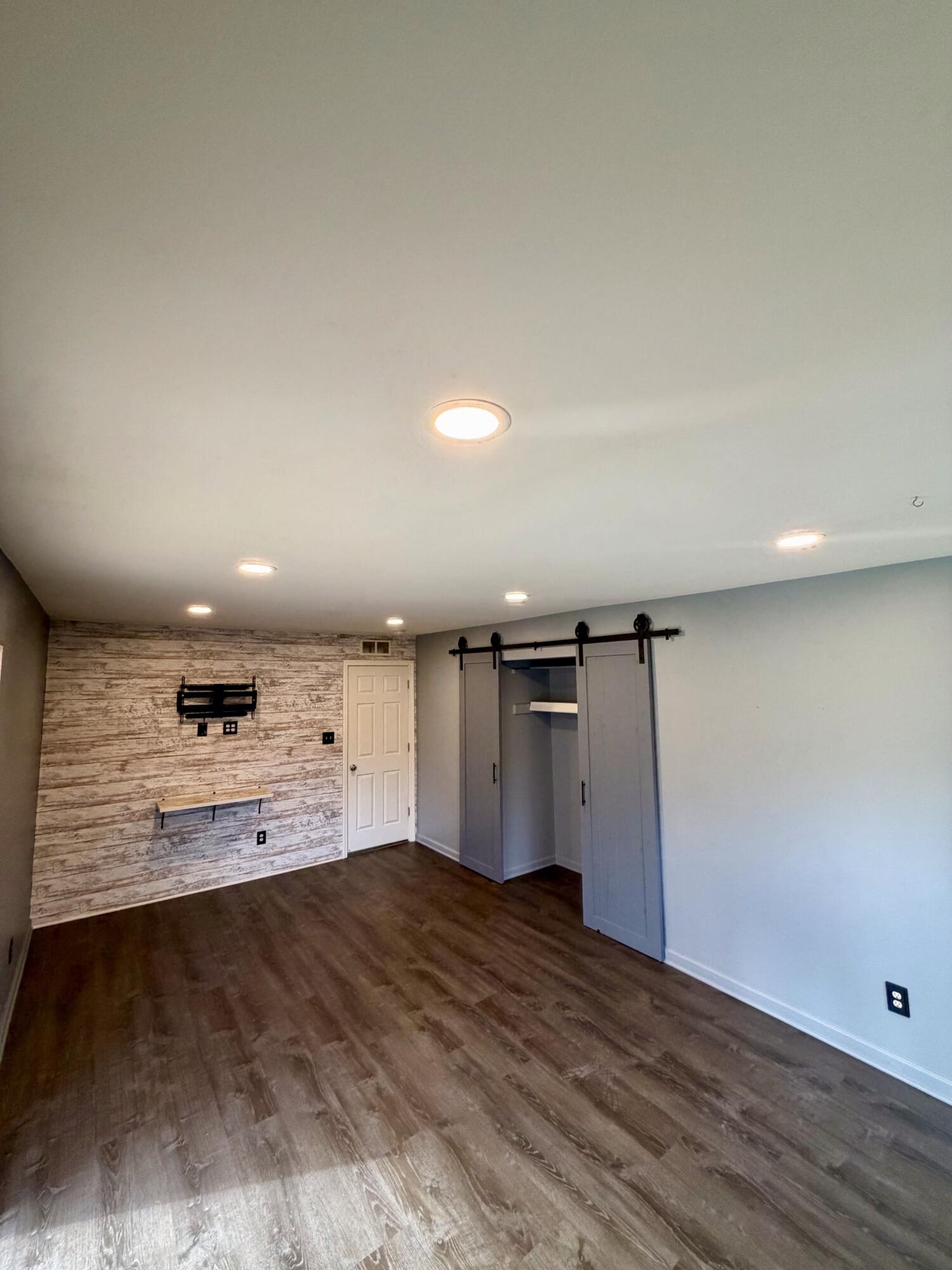 45867 Wear Road Belleville, MI 48111 - Photo 7 of 43 29EA0F6F-B405-44EC-8B44-C8B758144F37