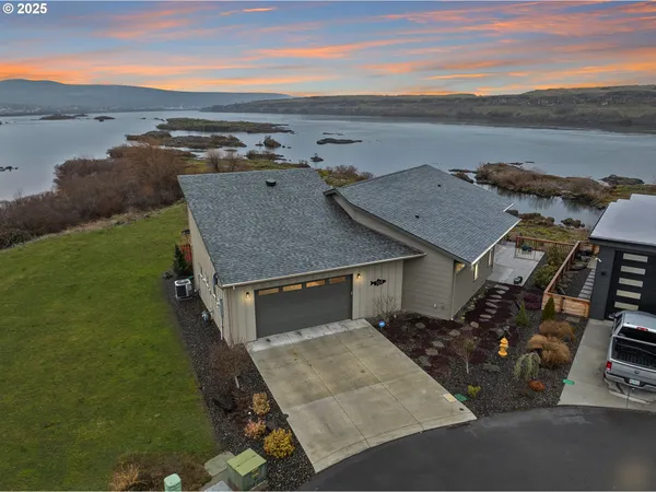 $850,000 | 125 Southshore Lane, The Dalles, OR 97058