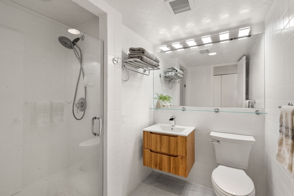 45 Longwood Avenue, Unit PHA Brookline, MA 02446 - Photo 14 of 27