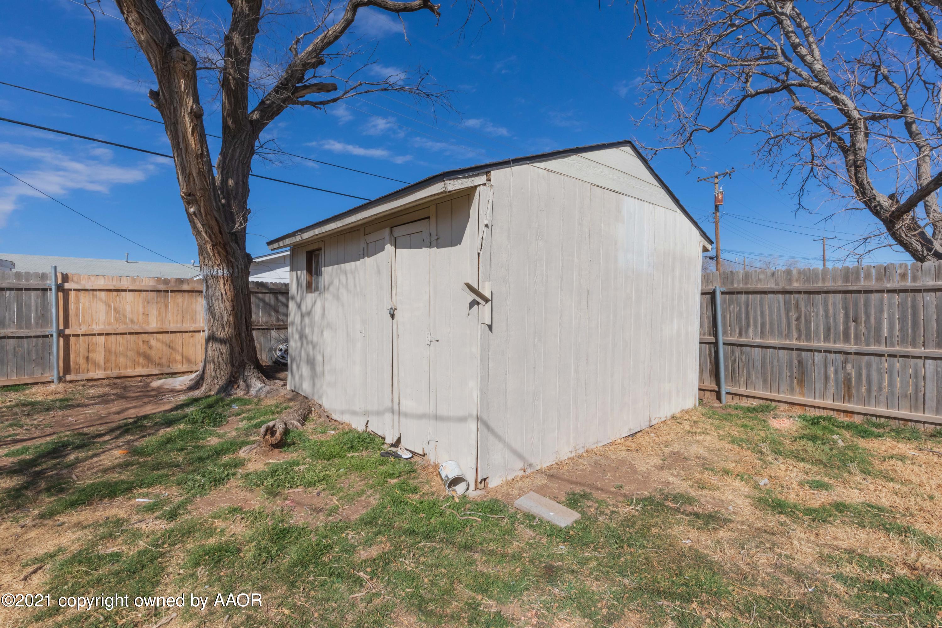 5102 South Travis Street Amarillo, TX 79110 - Photo 23 of 24 a view of a backyard