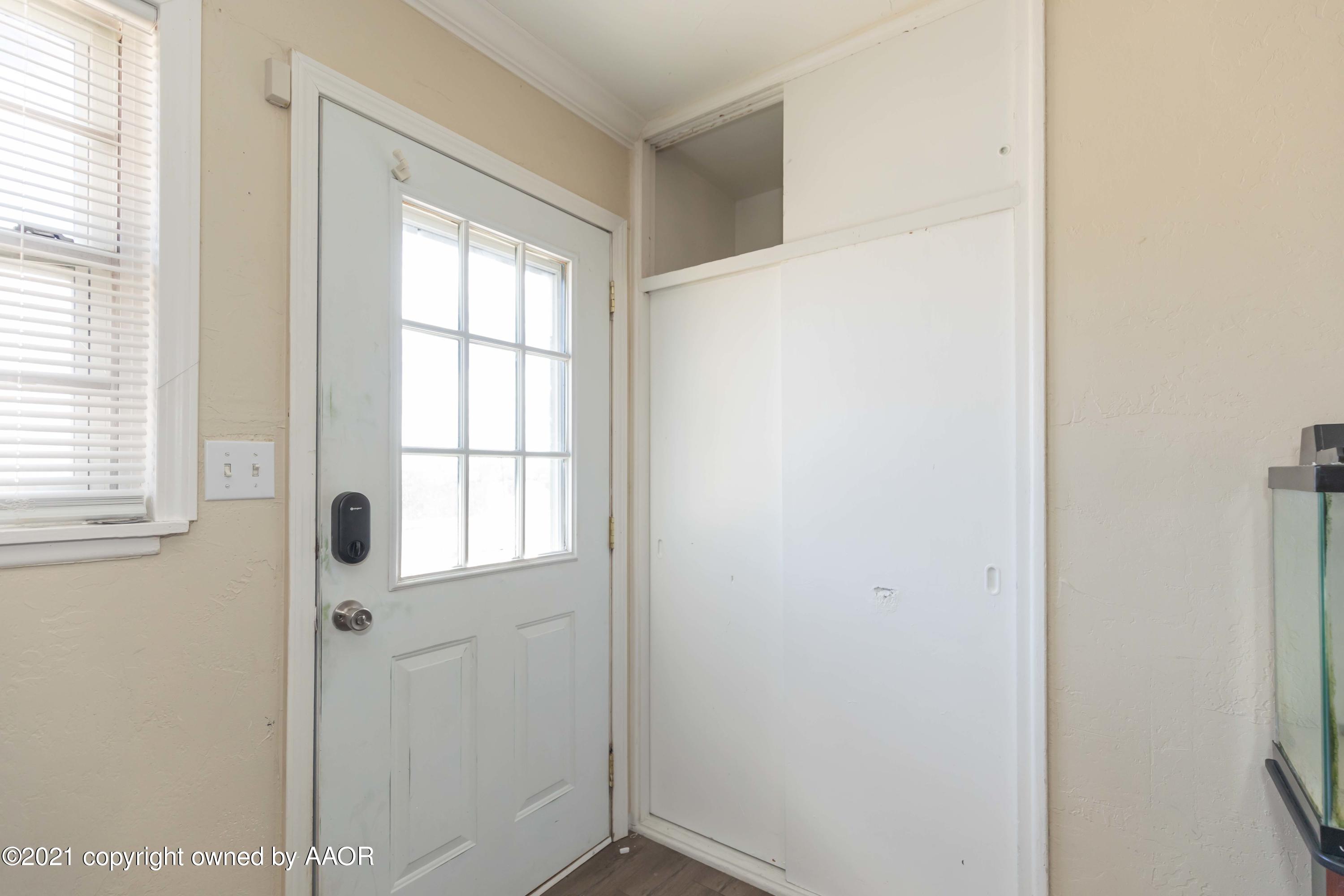 5102 South Travis Street Amarillo, TX 79110 - Photo 3 of 24 a view of an empty room
