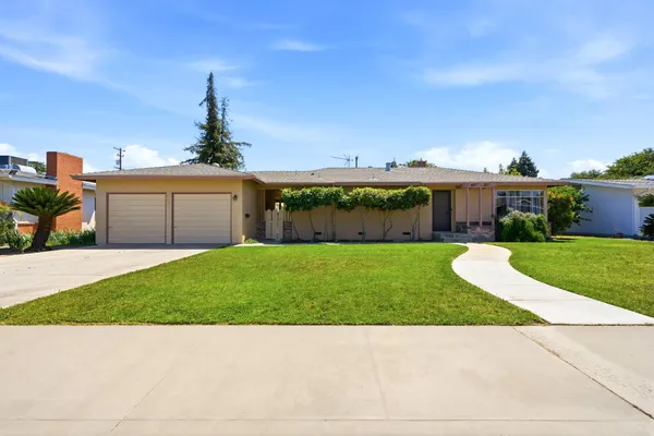 $350,000 | 293 West Ponderosa Avenue, Reedley, CA 93654