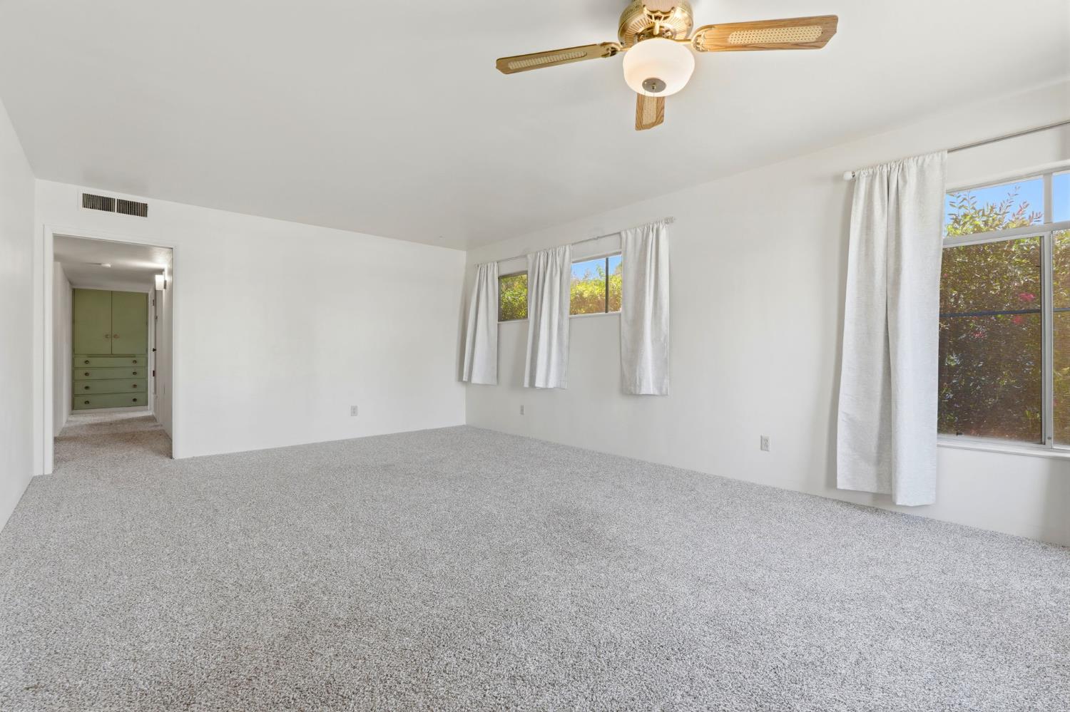 293 West Ponderosa Avenue Reedley, CA 93654 - Photo 11 of 43