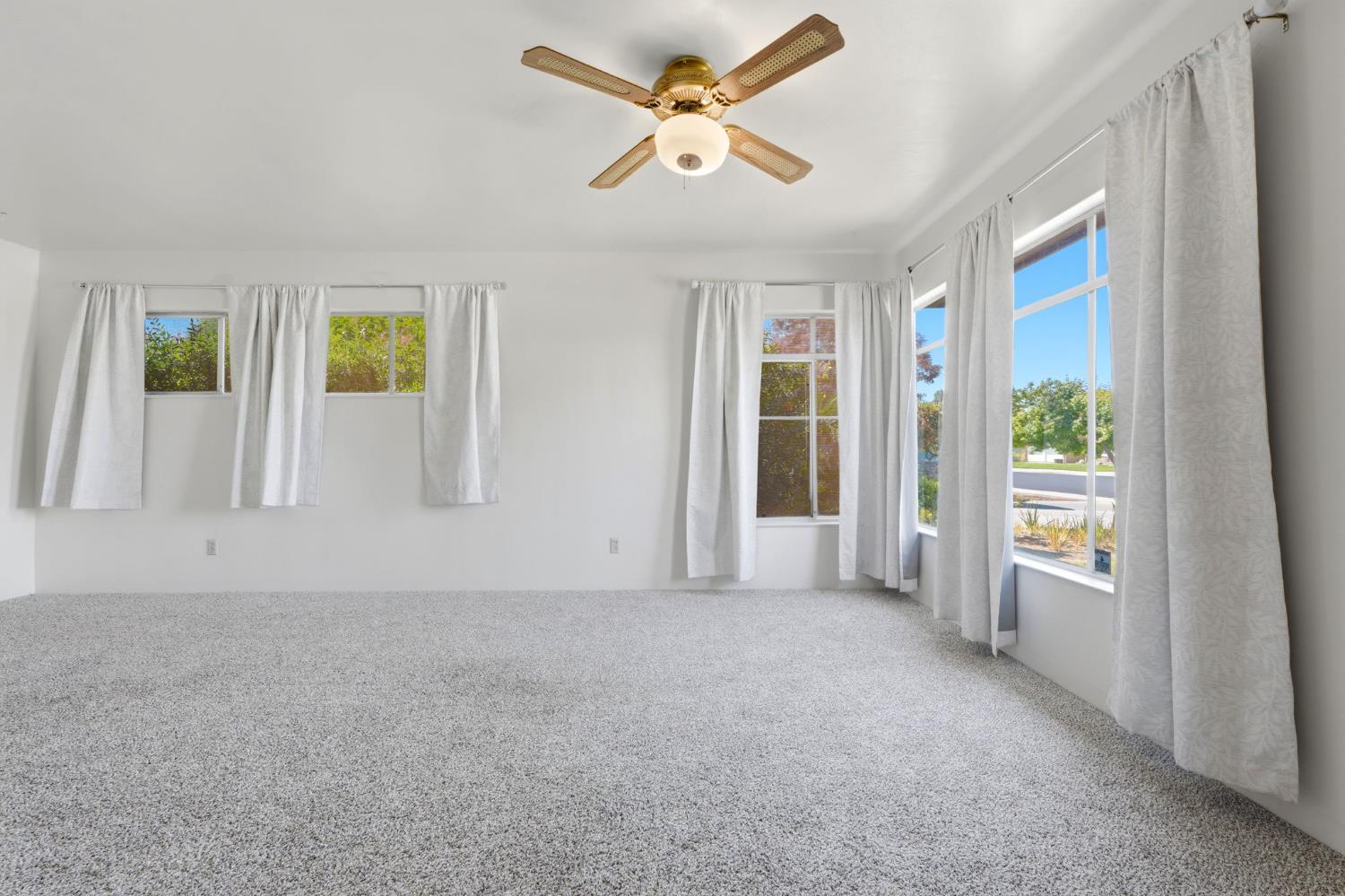 293 West Ponderosa Avenue Reedley, CA 93654 - Photo 12 of 43