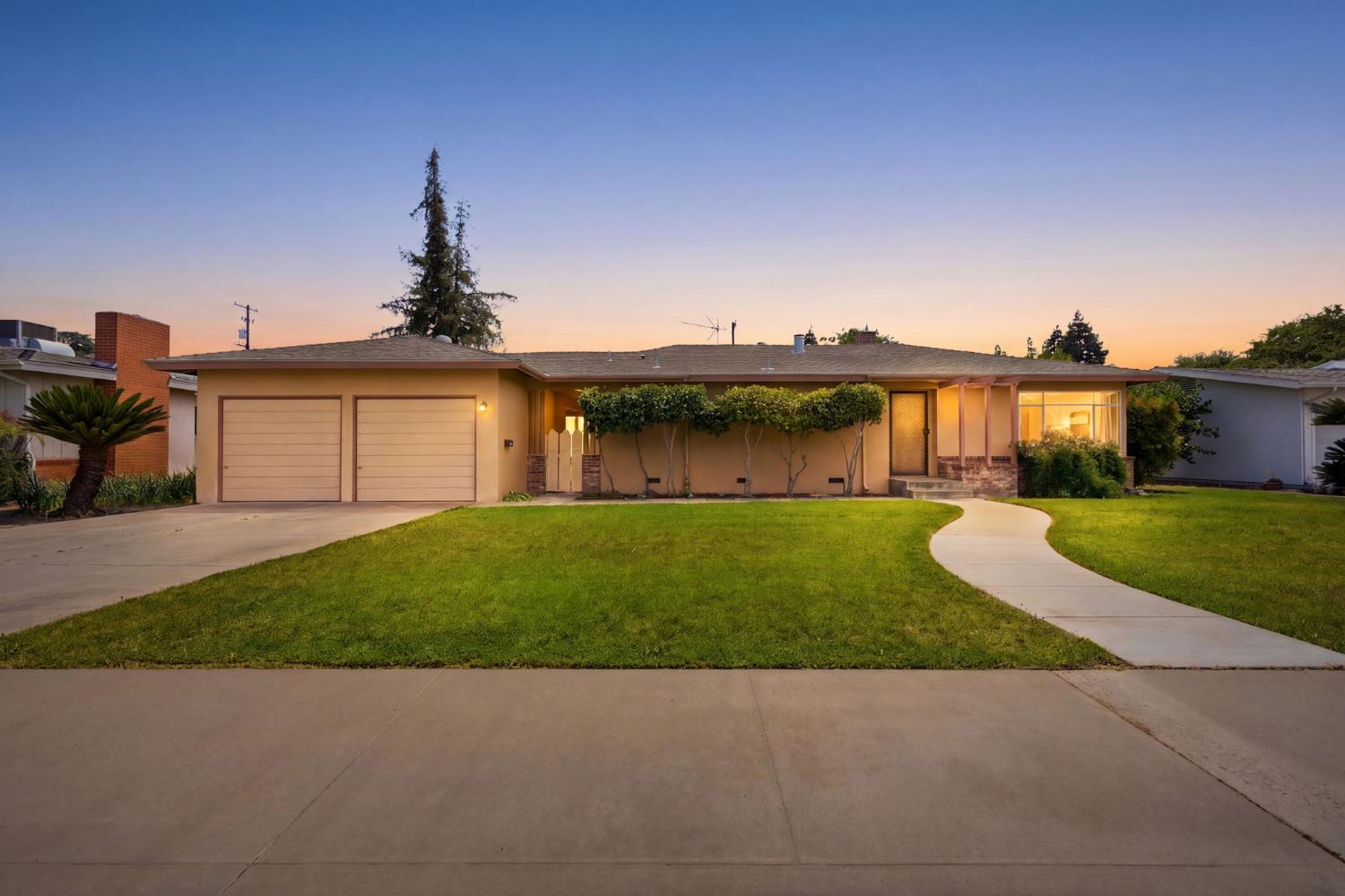 293 West Ponderosa Avenue Reedley, CA 93654 - Photo 2 of 43