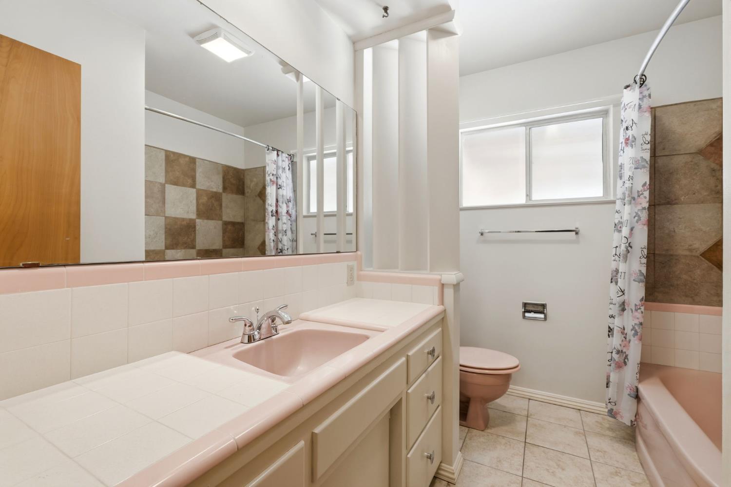 293 West Ponderosa Avenue Reedley, CA 93654 - Photo 22 of 43