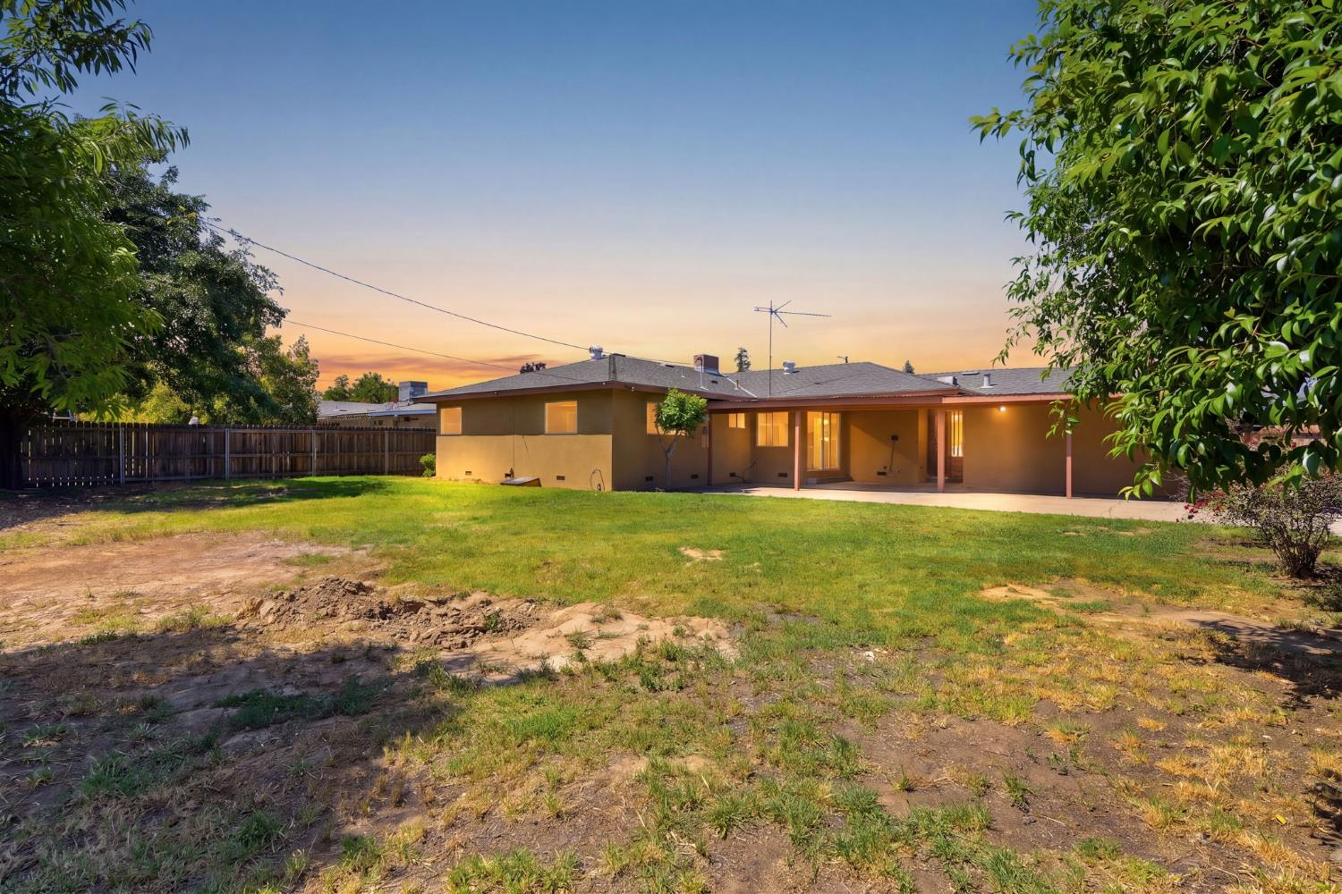 293 West Ponderosa Avenue Reedley, CA 93654 - Photo 31 of 43