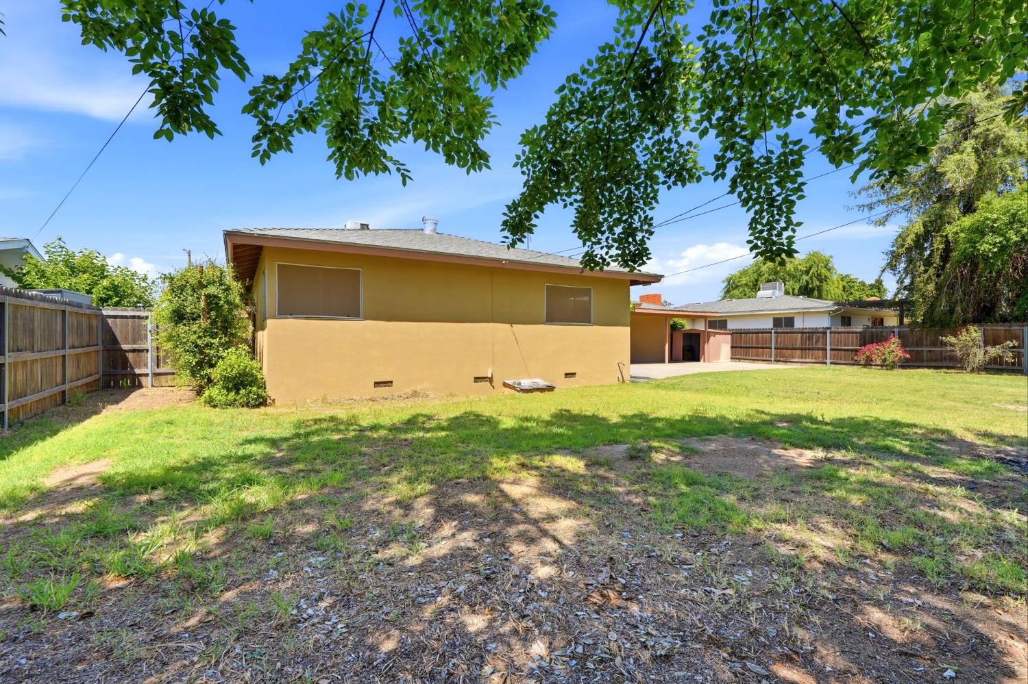 293 West Ponderosa Avenue Reedley, CA 93654 - Photo 34 of 43