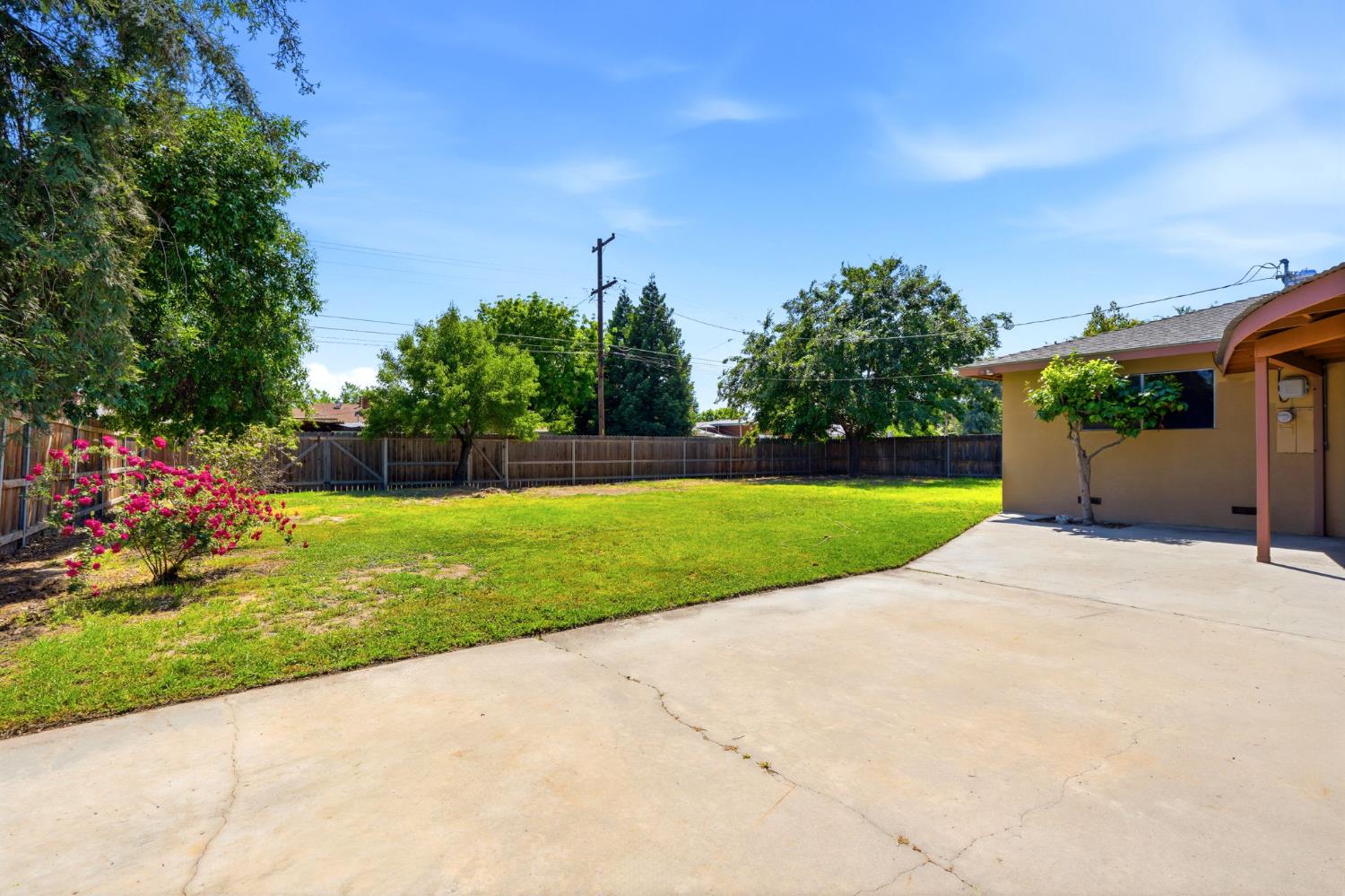 293 West Ponderosa Avenue Reedley, CA 93654 - Photo 38 of 43
