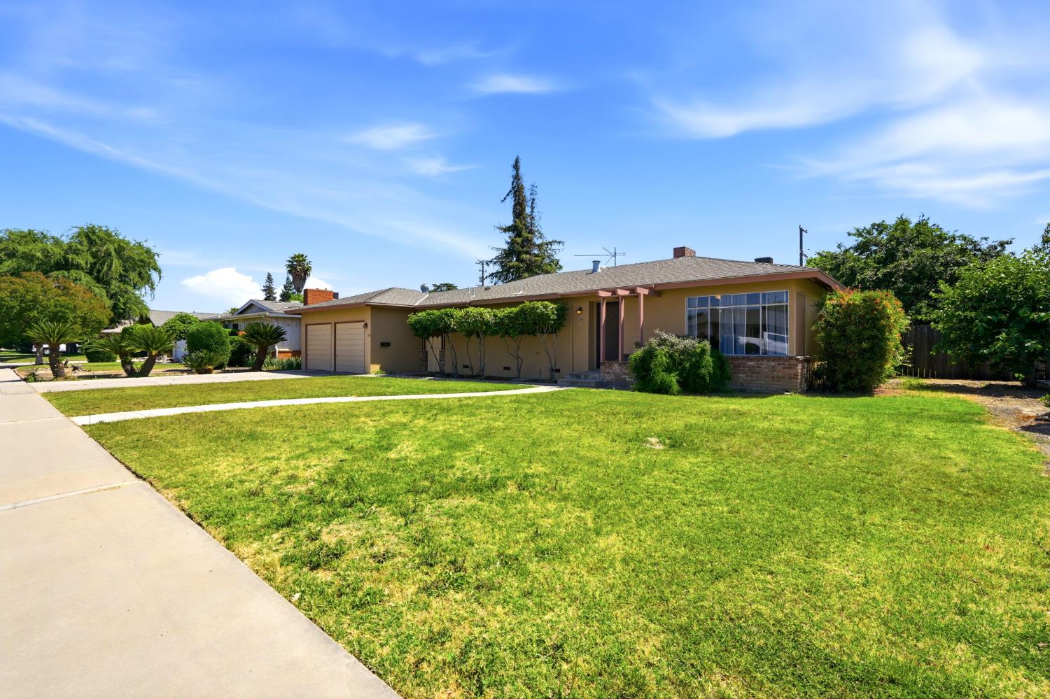 293 West Ponderosa Avenue Reedley, CA 93654 - Photo 41 of 43