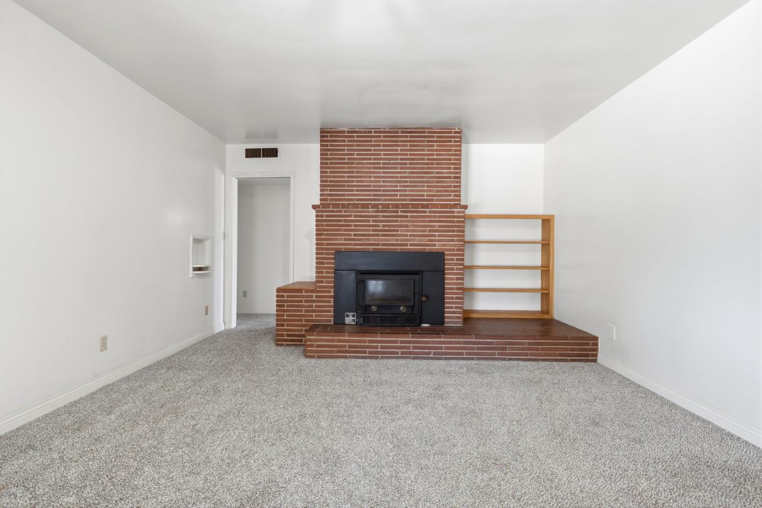 293 West Ponderosa Avenue Reedley, CA 93654 - Photo 6 of 43